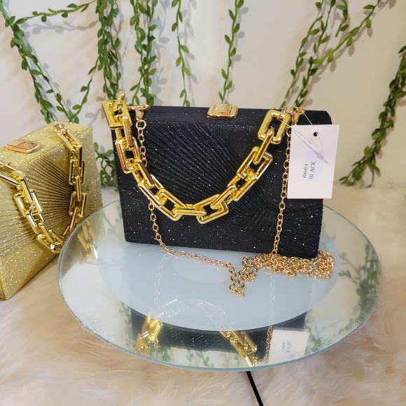 Cluth Bag - Picture 1 of 4